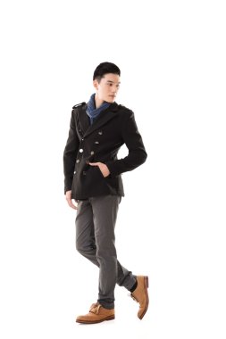 Asya genç adam soğuk hissediyorum