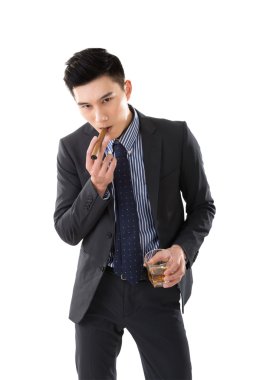 bir puro tutan işadamı