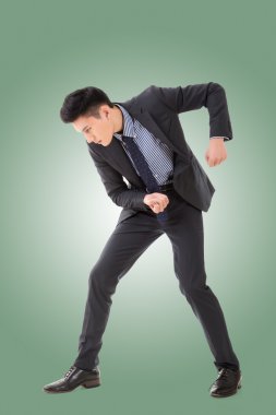 Pose kazma veya kürek kullanarak