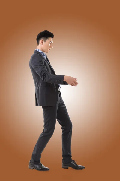 Hålla pose av asiatiska affärsman — Stockfoto