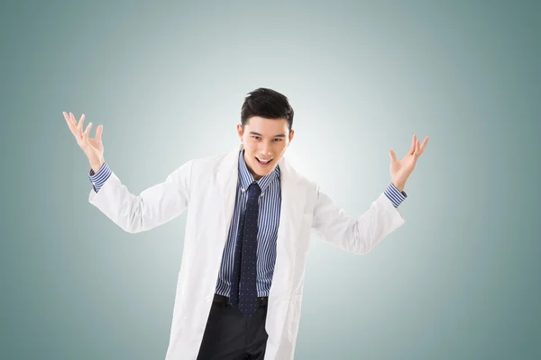 Сумасшедший азиатский врач — стоковое фото