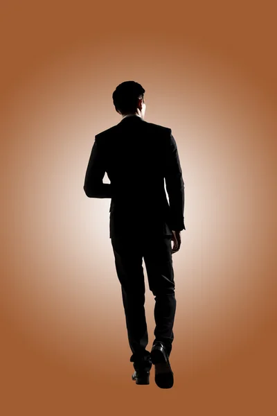 Homem de negócios confiante andando — Fotografia de Stock