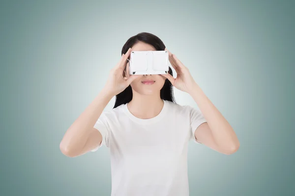 Mulher com fone de ouvido vr — Fotografia de Stock