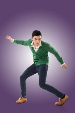 Asya genç adam dans