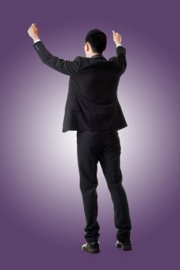 Asya iş adamı poz holding