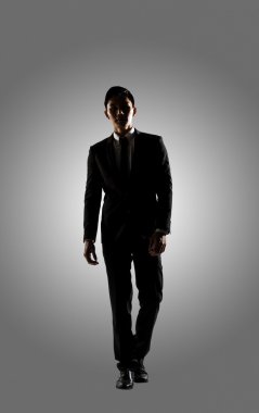 Kendine güvenen işadamı yürüyüş