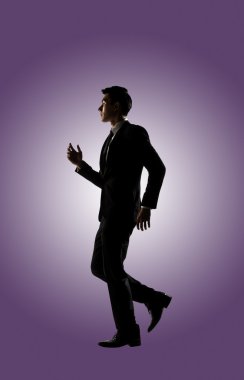 Kendine güvenen işadamı çalıştıran