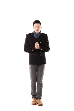 Asya genç adam soğuk hissediyorum