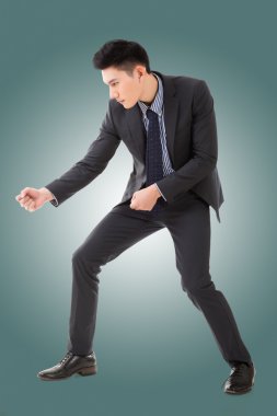 Pose kazma veya kürek kullanarak