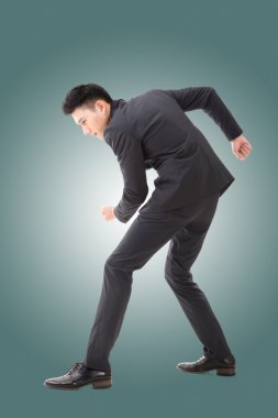 Pose kazma veya kürek kullanarak