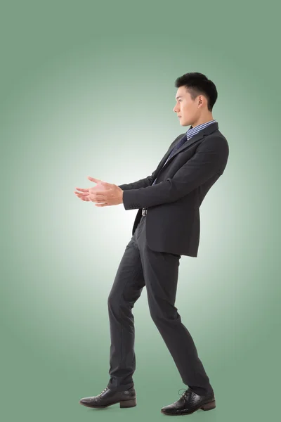 Hålla pose av asiatiska affärsman — Stockfoto