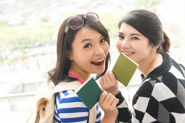 Traveling abroad woman — Stock Photo, Image