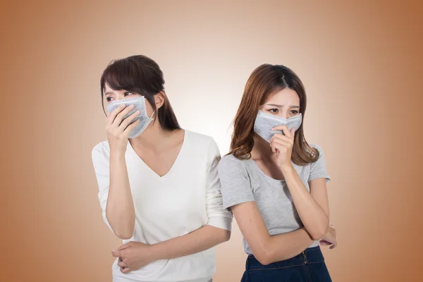 Woman with her friends with mask — Stock Photo, Image