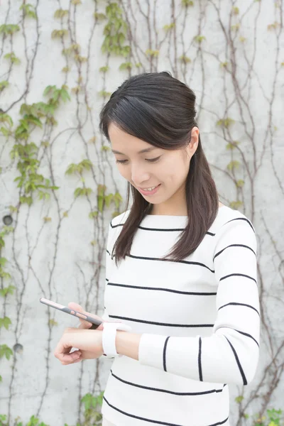 Mobile phone and smart watch — Stock Photo, Image