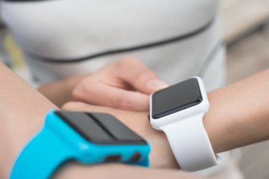 Akıllı izle kullanan kişiler