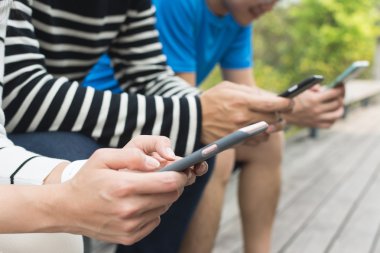 akıllı telefon kullanan kişiler