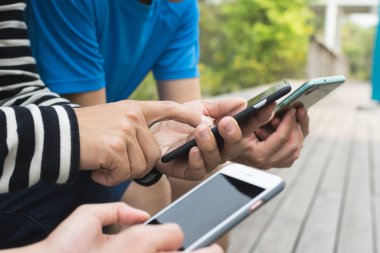 akıllı telefon kullanan kişiler