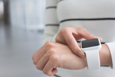 giyilebilir smartwatch kullanımı