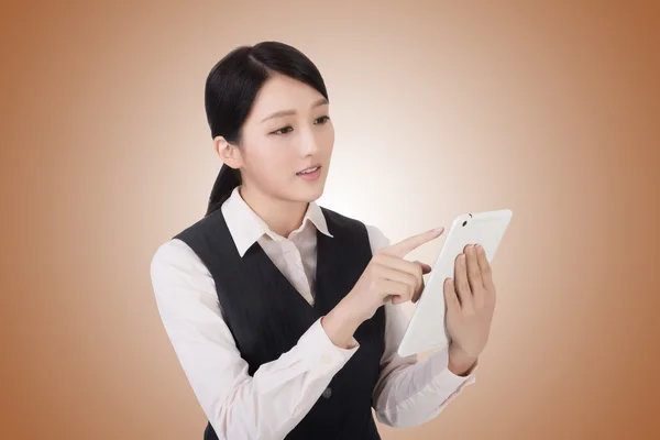 Business woman using pad — Stock Photo, Image