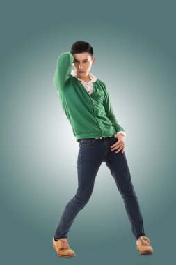 Asya genç adam dans