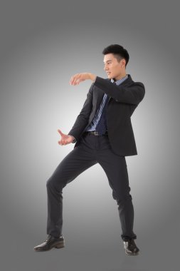 Asya iş adamı poz holding