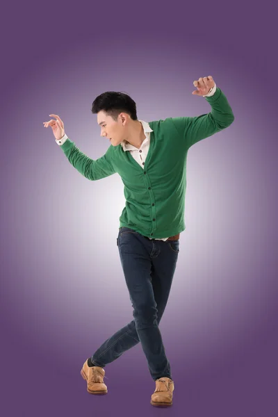 Asiático joven hombre danza — Foto de Stock