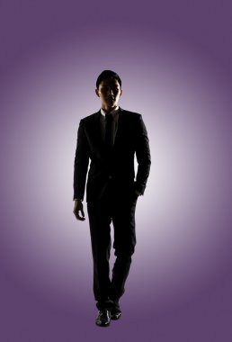 Kendine güvenen işadamı yürüyüş