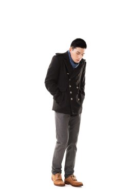 Asya genç adam soğuk hissediyorum