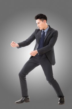 Pose kazma veya kürek kullanarak