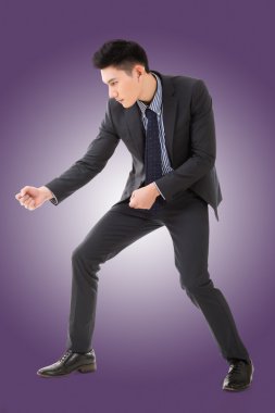 Pose kazma veya kürek kullanarak