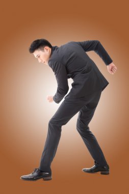 Pose kazma veya kürek kullanarak