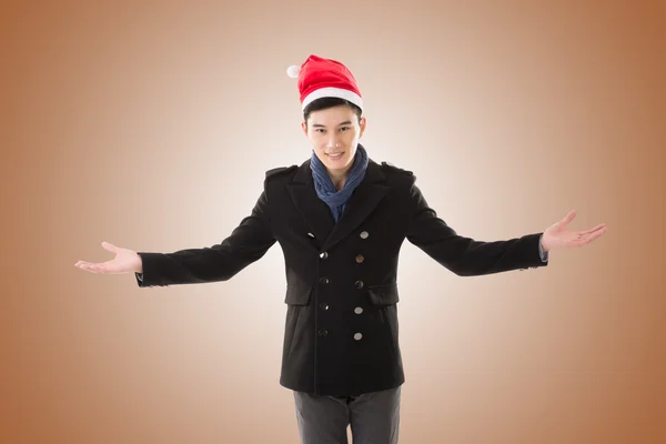 Молодий чоловік з різдвяним капелюхом — стокове фото