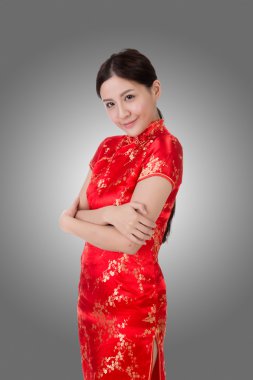 Geleneksel cheongsam kadında