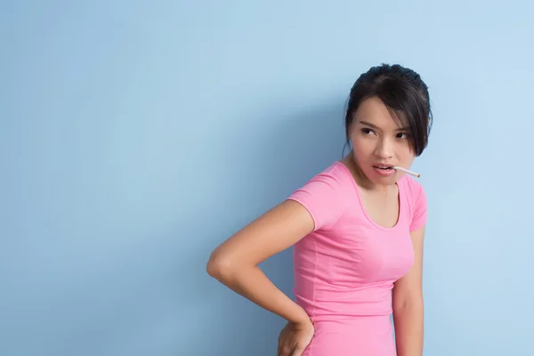 Smoking asian woman — Stock Photo, Image