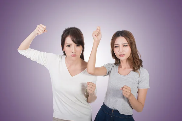 Asiatische Frauen kämpfen zusammen — Stockfoto