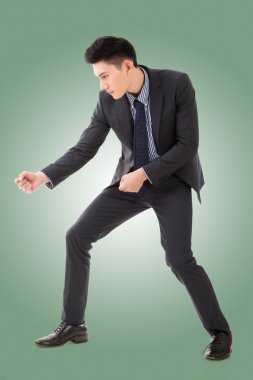 Pose kazma veya kürek kullanarak