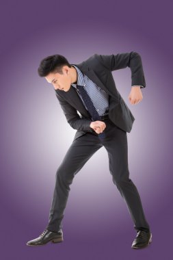 Pose kazma veya kürek kullanarak