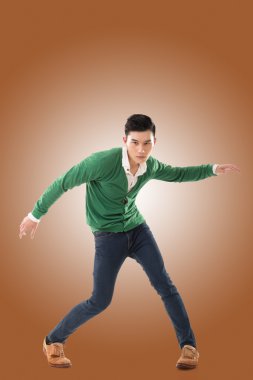 Asya genç adam dans