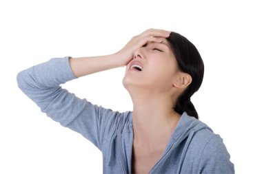 kadın yüzünü üzüntü ile