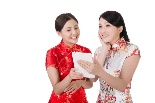 Mujeres usando almohadilla — Foto de Stock