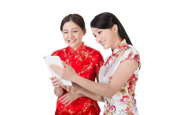 Mujeres usando almohadilla — Foto de Stock