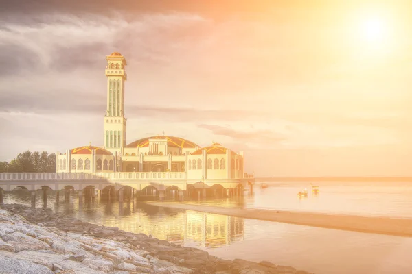 Landschaft der schwimmenden Moschee — Stockfoto