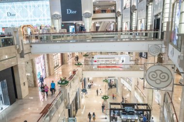 Taipei, Tayvan - 12 Mayıs 2019: Taipei 101 Alışveriş Merkezi 'nin içi, Tayvan, Asya' daki Xinyi Bölgesi 'nin en lüks alışveriş merkezlerinden biri.