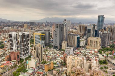 Banqiao, Tayvan - 21 Ekim 2019: Banqiao, New Taipei şehri ile şehir manzarası