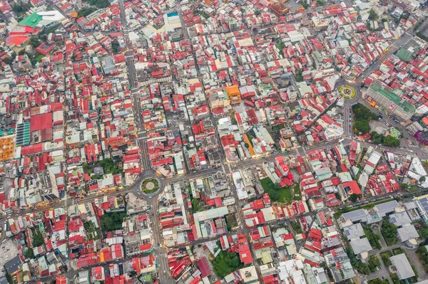 Nantou, Tayvan - 25 Eylül 2019: Günbatımı Puli kasabası manzaralı binalar, Nantou, Tayvan