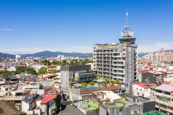 Nantou Tajwan Października 2019 Widok Lotu Puli Budynkami Pod Błękitnym — Zdjęcie stockowe