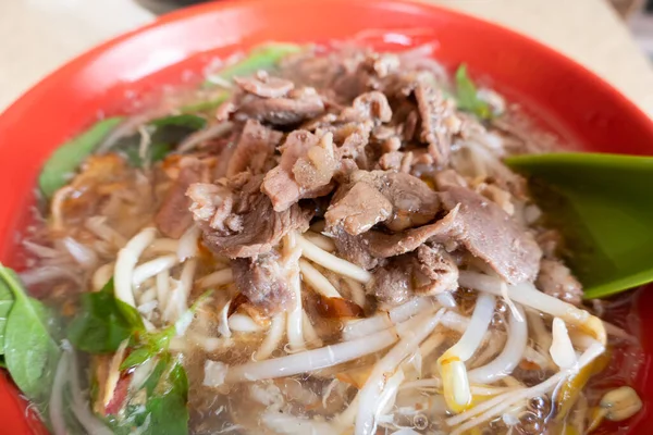 台湾の椀の中のラム太汁の麺の郷土料理 — ストック写真