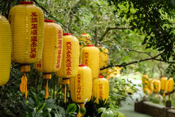 Nantou Taiwan Juni 2019 Gula Lyktor Vid Xian Buddhist Tempel — Stockfoto