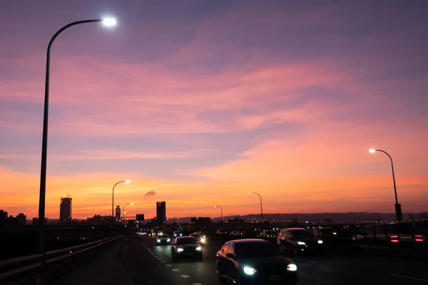 Тайбей Тайвань Жовтня 2020 Захід Сонця Силуетом Автомобілів Будівель Під — стокове фото