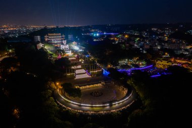 Changhua, Tayvan - 20 Ocak 2020: Bagua Dağı, Changhua şehri, Tayvan, Asya 'daki büyük Buda heykelinin havadan görünüşü